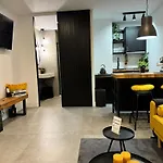 Deluxe Lajuderia Con Parking Gratis דירה *