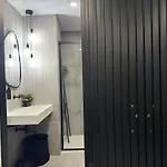 Deluxe Lajuderia Con Parking Gratis דירה